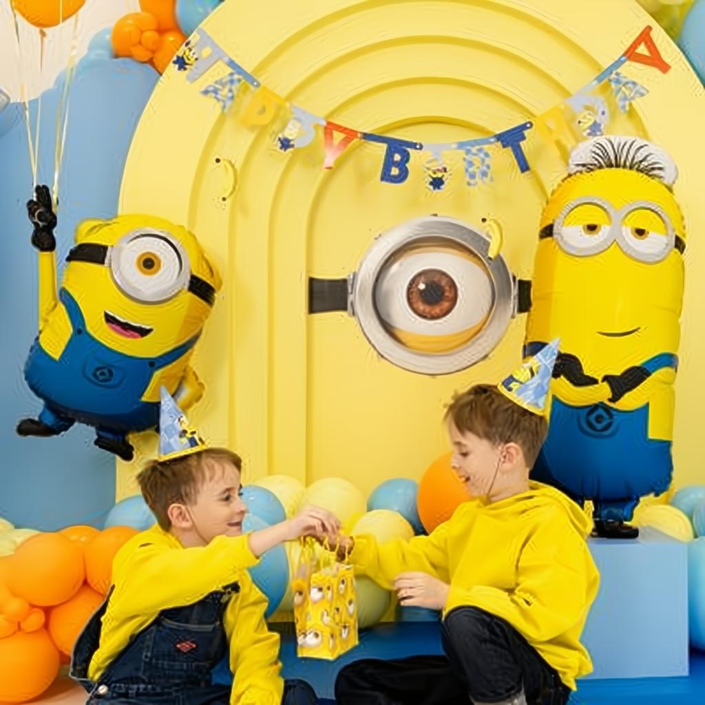 Geschenktüten aus Papier Minions, 12x15.5x6 cm, Gelb PartyDeco 3 fiestastore